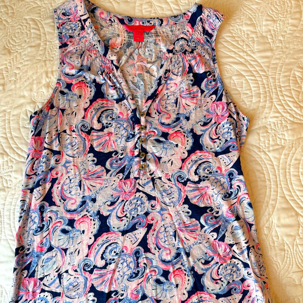 EUC Lilly Pulitzer Essie Top in Its For Shore - Size M